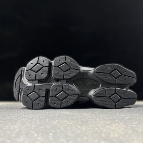 New Balance 9060 Series Grey & Black Running Shoes - Picture 4 of 6